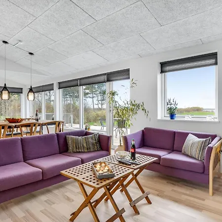 4 Bedroom Cozy In * Føllenslev