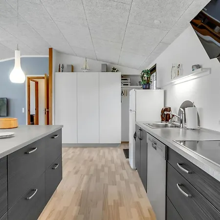 4 Bedroom Cozy In 別荘