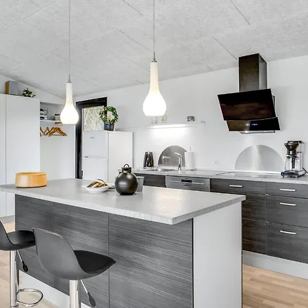 別荘 4 Bedroom Cozy In *