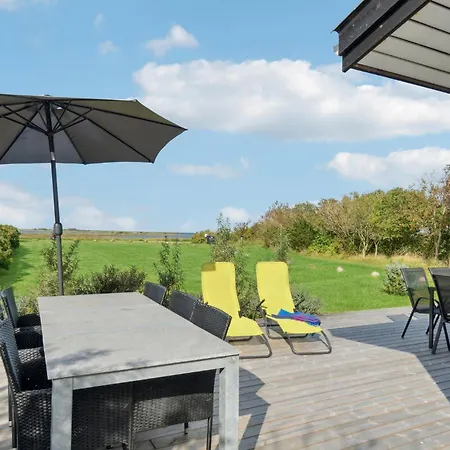 4 Bedroom Cozy In Holiday home Follenslev