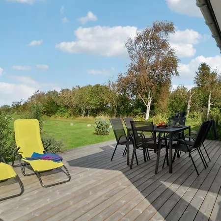 4 Bedroom Cozy In Holiday home