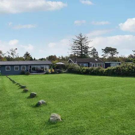 Holiday home 4 Bedroom Cozy In *